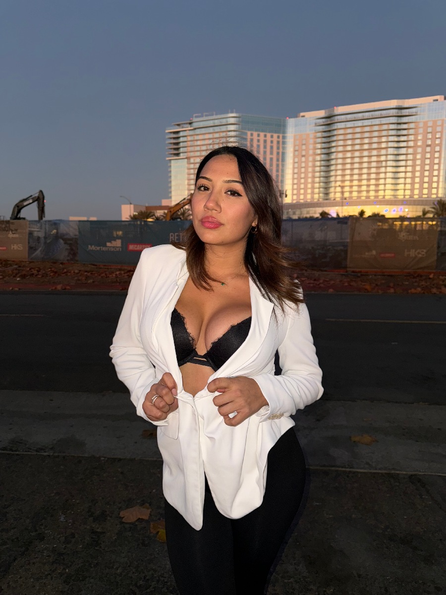 Take a pause and enjoy Ali Cruz — streaming from Niamey