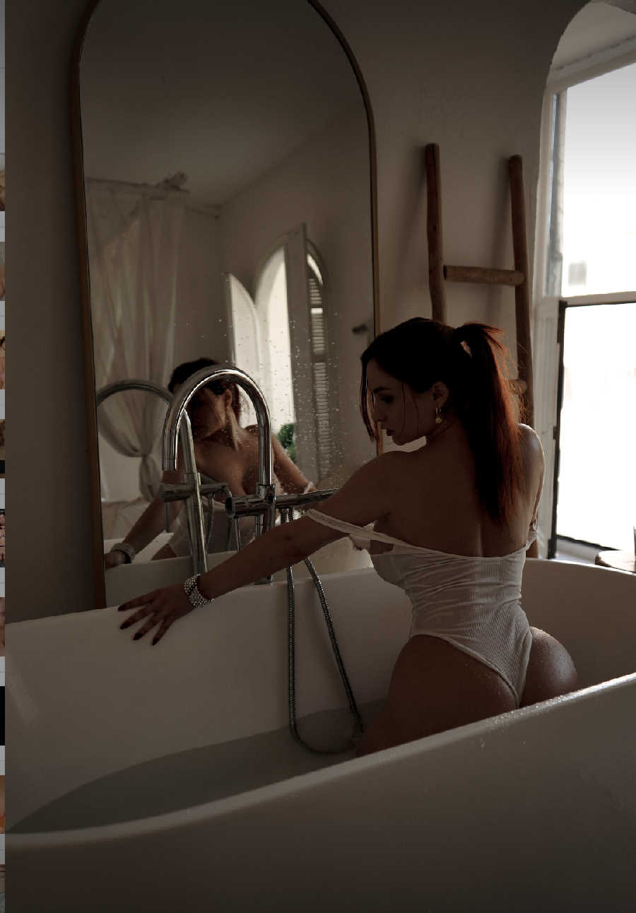 A playful frame from Miranda Faith nude — online in Niamey