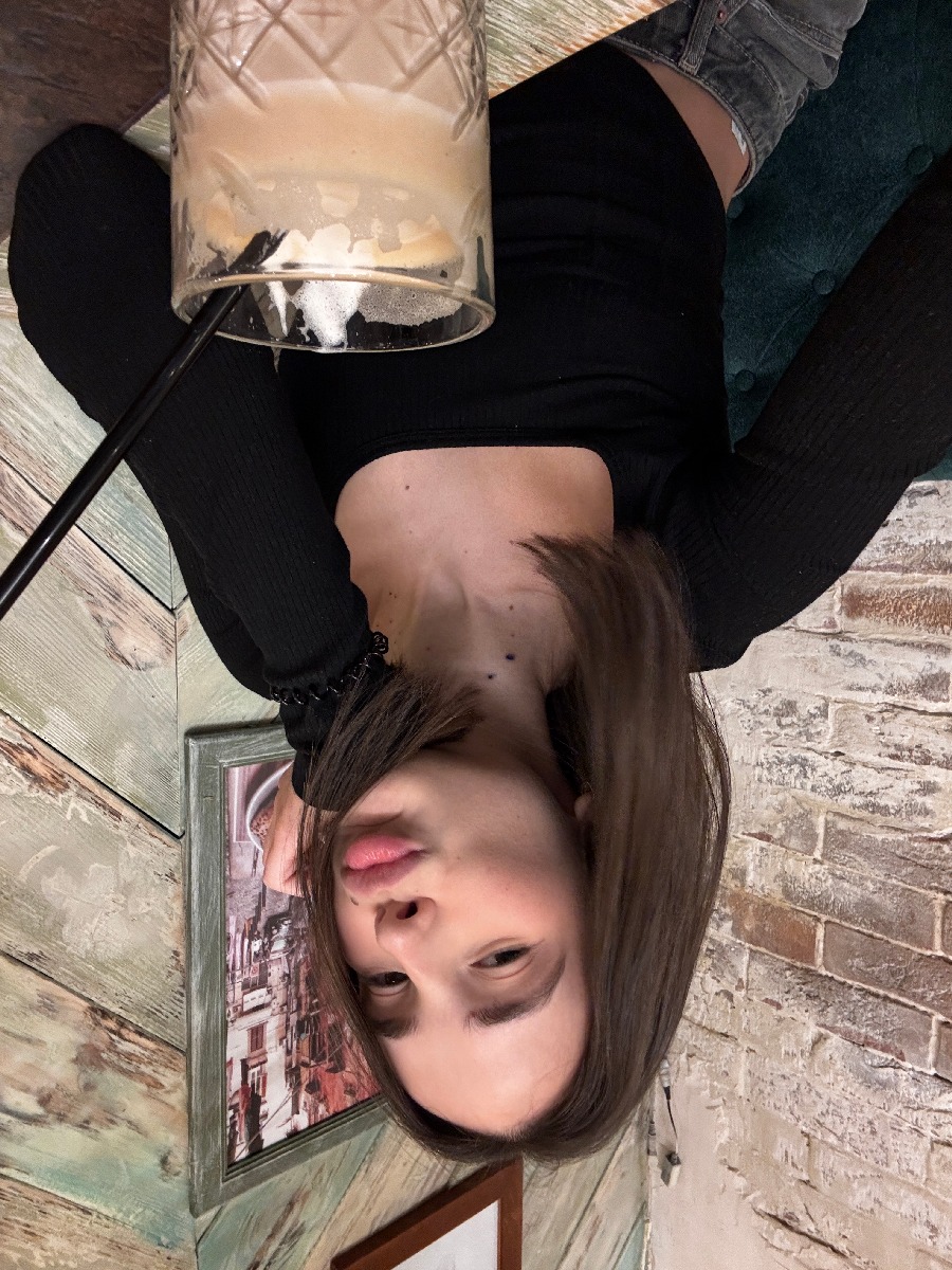 Fresh photos, fresh mood — Tina online in Niamey